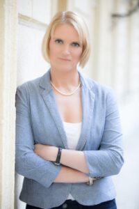 dr. Ildikó RÁTKAI Logo